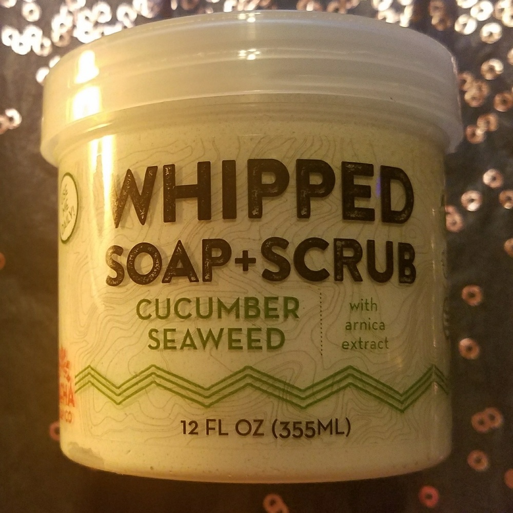 Cucumber seaweed body scrub